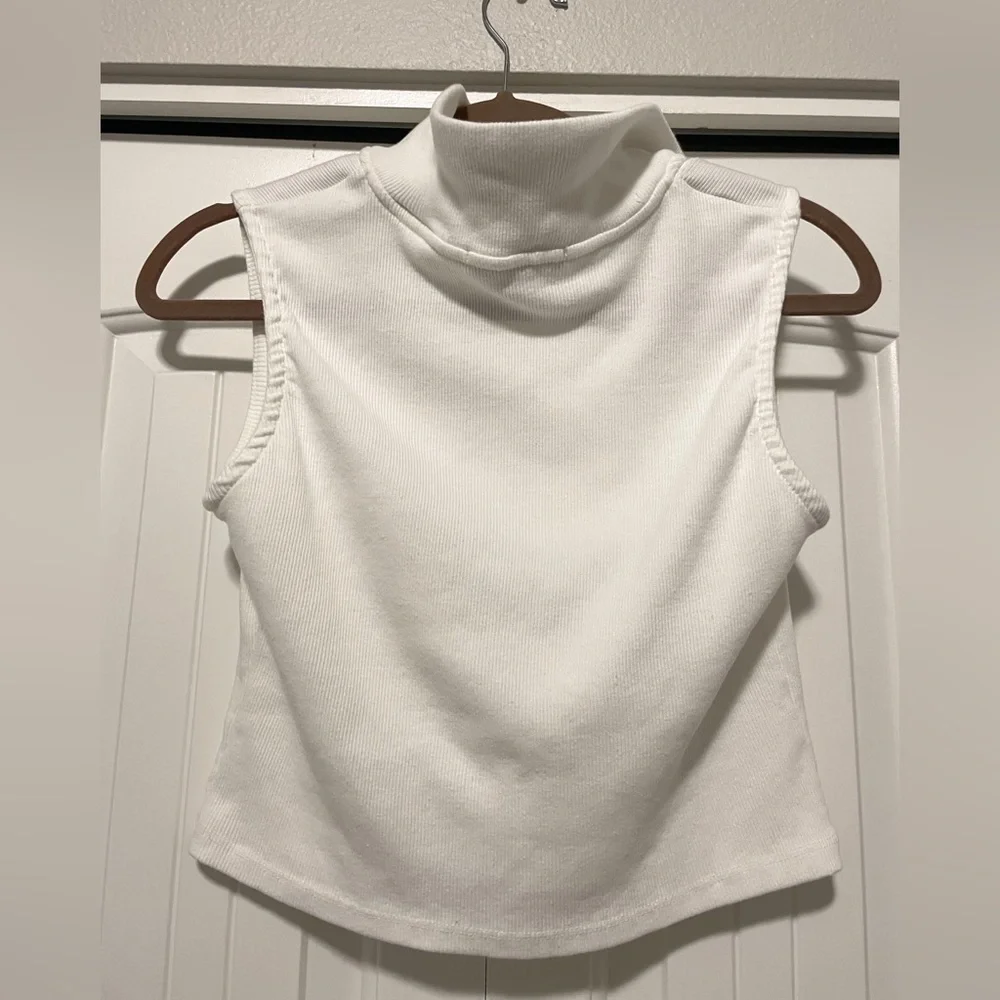 Heiny Collection Ribbed Collared Sleeveless Crop Top - Picture 3 of 3